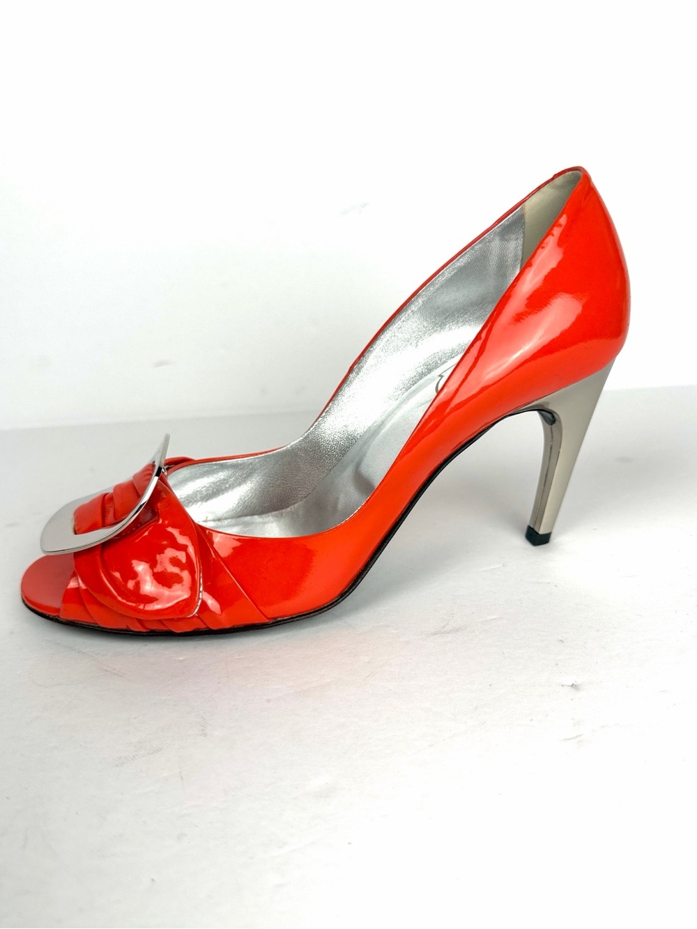 Roger Vivier Spuntata Gigi Coral Red Patent Leather Buckle Pumps Heels 38 Italy
